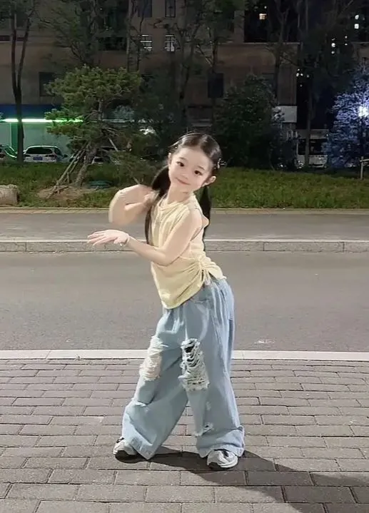 Popular 🔥Card dance "The Moon Shines on the Mountains"