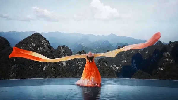 Waving sleeves, mountains and rivers rise, falling ink world opens | water sleeves transition