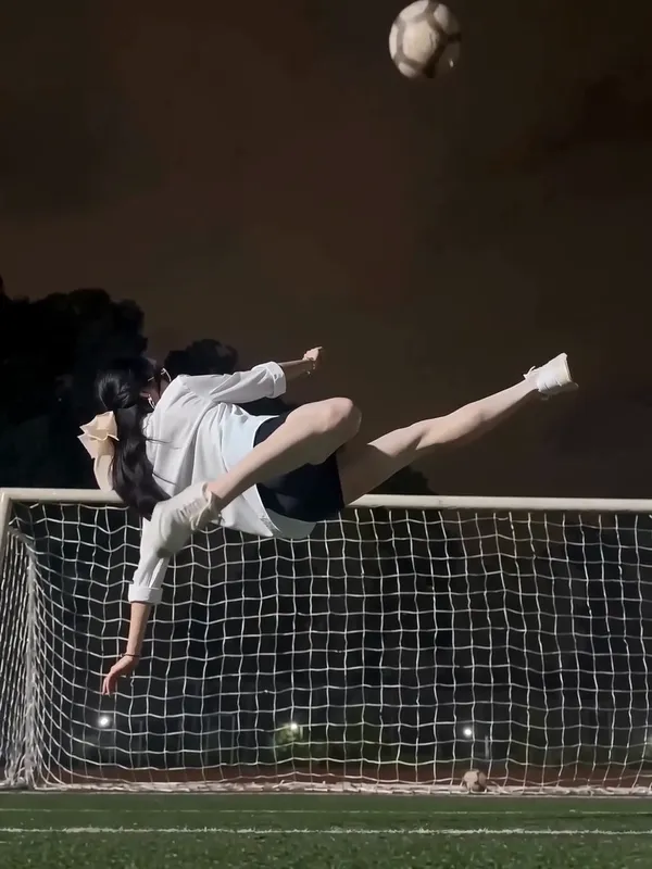 Upside down golden hook video transition | Upload a photo to get the same style